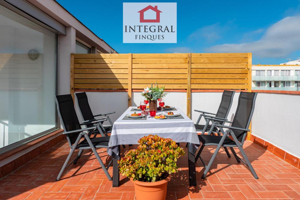 Taula ideal per fer àpats amb família. Taula ideal per fer àpats amb família.