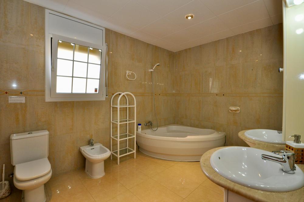 K13 VILLA EVA Casa aislada / Villa Vidreres K13 VILLA EVA Casa aislada / Villa Vidreres