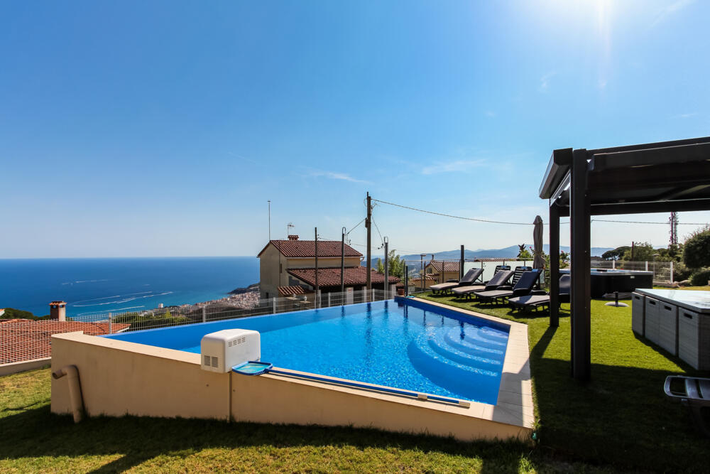 K22 Villa Adam Vrijstaand huis / Villa roca grossa Lloret de Mar K22 Villa Adam Vrijstaand huis / Villa roca grossa Lloret de Mar
