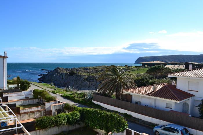 Apartamento con una habitación, terraza y vistas al mar en Es Caials