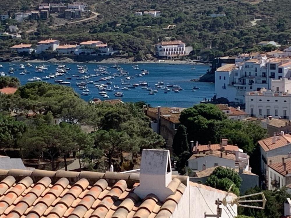 101.03 Verge de l-Esperanca Apartamento con dos habitaciones y vistas al mar situado en una zona tranquila de Cadaqués Apartamento Carretera a Portligat Cadaqués