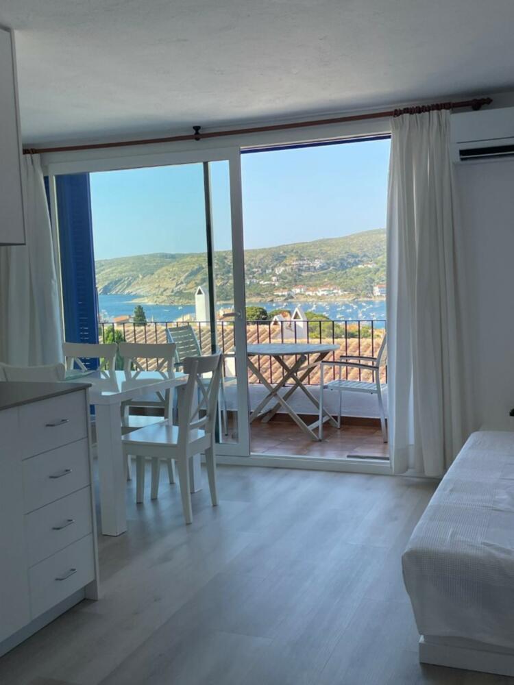 101.04 Verge de l-Esperanca Apartament de dues habitacions amb terrassa amb vistes al mar  Apartamento Carretera a Portligat Cadaqués
