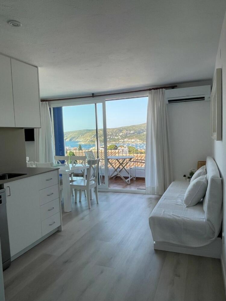 101.04 Verge de l-Esperanca Apartament de dues habitacions amb terrassa amb vistes al mar  Apartamento Carretera a Portligat Cadaqués