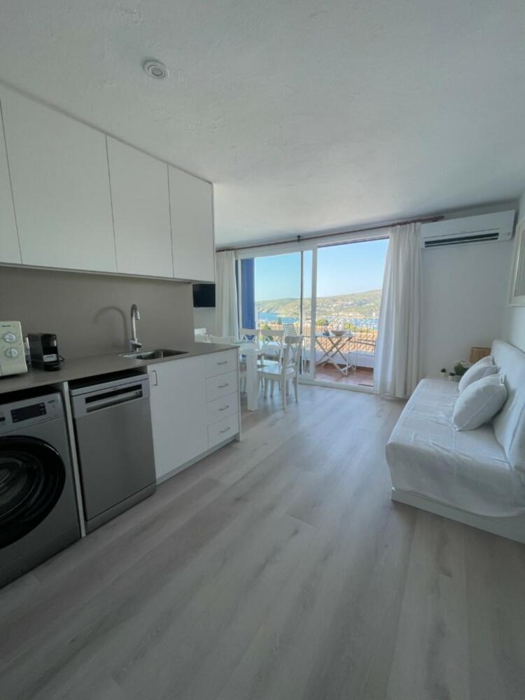 101.04 Verge de l-Esperanca Apartament de dues habitacions amb terrassa amb vistes al mar  Apartamento Carretera a Portligat Cadaqués