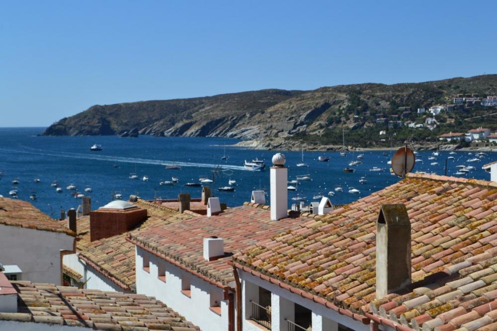 Apartamento de un dormitorio con terraza y vistas al mar