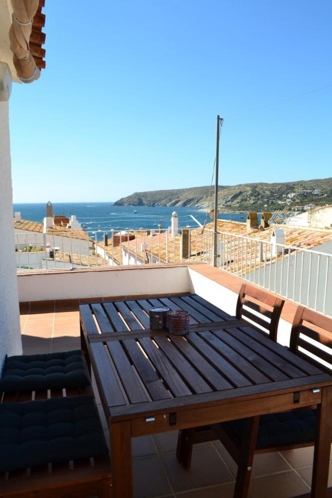 Apartamento de un dormitorio con terraza y vistas al mar