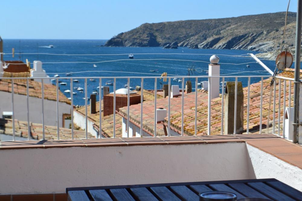 Apartamento de un dormitorio con terraza y vistas al mar