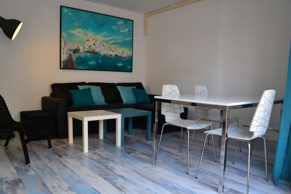 Apartamento con dos dormitorios a 50 m de la playa de Port Alguer.