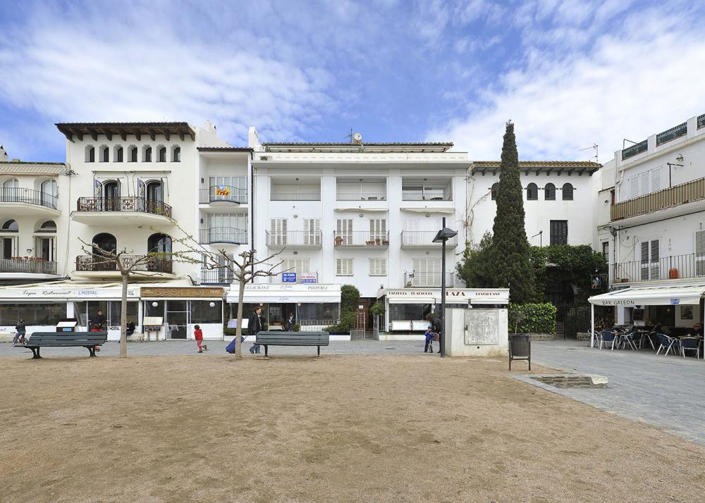 Apartamento con dos dormitorios con impresionantes vistas a la bahía de Cadaqués.