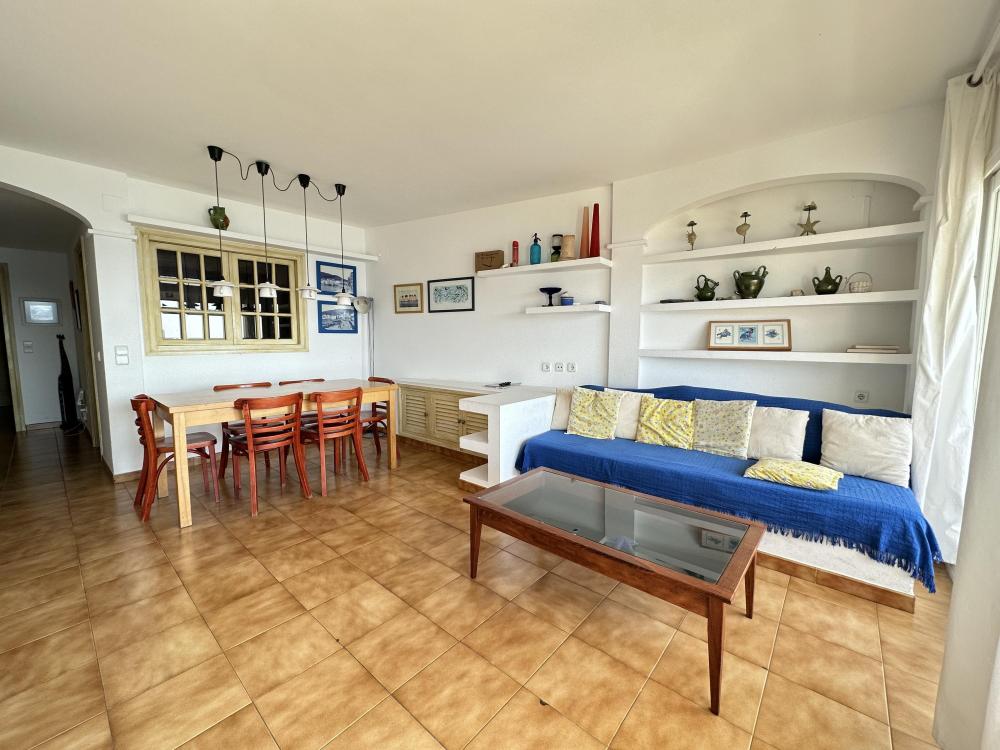 101.80 Passeig Apartamento con dos dormitorios con impresionantes vistas a la bahía de Cadaqués. Appartement Passeig Cadaqués