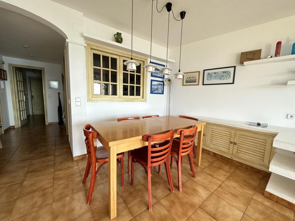 101.80 Passeig Apartamento con dos dormitorios con impresionantes vistas a la bahía de Cadaqués. Appartement Passeig Cadaqués