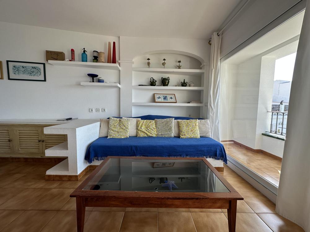 101.80 Passeig Apartamento con dos dormitorios con impresionantes vistas a la bahía de Cadaqués. Appartement Passeig Cadaqués