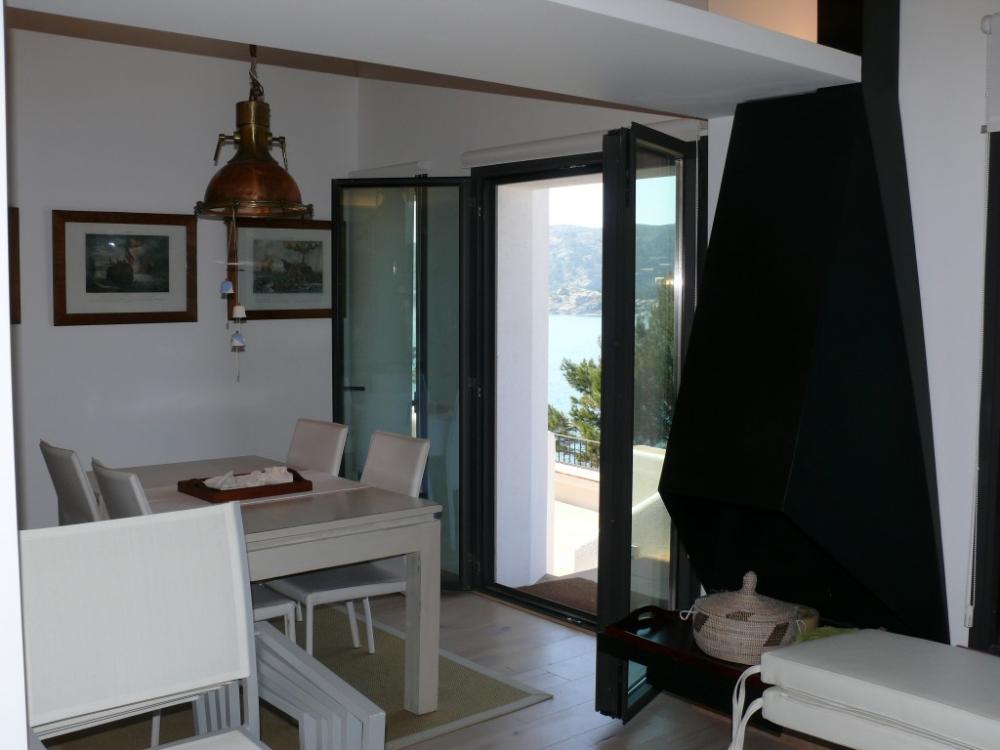 101.69 Av. Victor Rahola Apartamento de dos dormitorios con piscina, jardín y gran terraza con vistas al mar y al pueblo de Cadaqués Apartamento Es Colom Cadaqués