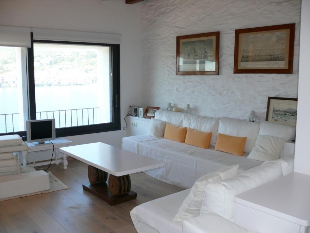 101.69 Av. Victor Rahola Apartamento de dos dormitorios con piscina, jardín y gran terraza con vistas al mar y al pueblo de Cadaqués Apartamento Es Colom Cadaqués