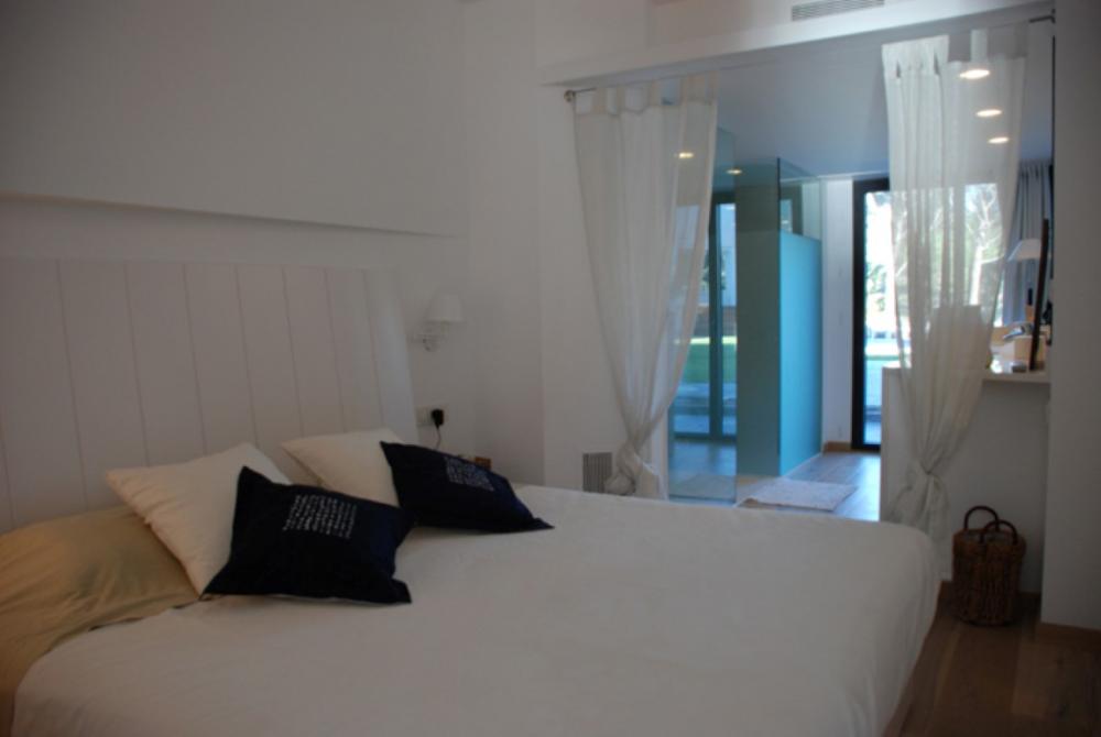 101.69 Av. Victor Rahola Apartamento de dos dormitorios con piscina, jardín y gran terraza con vistas al mar y al pueblo de Cadaqués Apartamento Es Colom Cadaqués