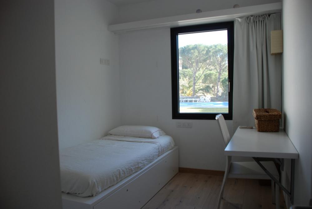 101.69 Av. Victor Rahola Apartamento de dos dormitorios con piscina, jardín y gran terraza con vistas al mar y al pueblo de Cadaqués Apartamento Es Colom Cadaqués