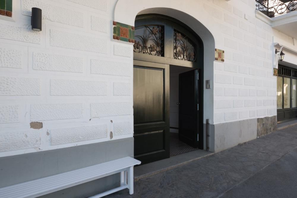 101.100 ES POAL Apartamento situado en un edificio modernista a primera línea de mar, delante de la Playa d’Es Poal. Apartamento Es Poal Cadaqués