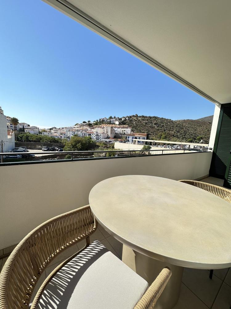 101.50 SA TARONGETA Apartamento con dos habitaciones y plaza de parking Apartamento Entrada Cadaqués