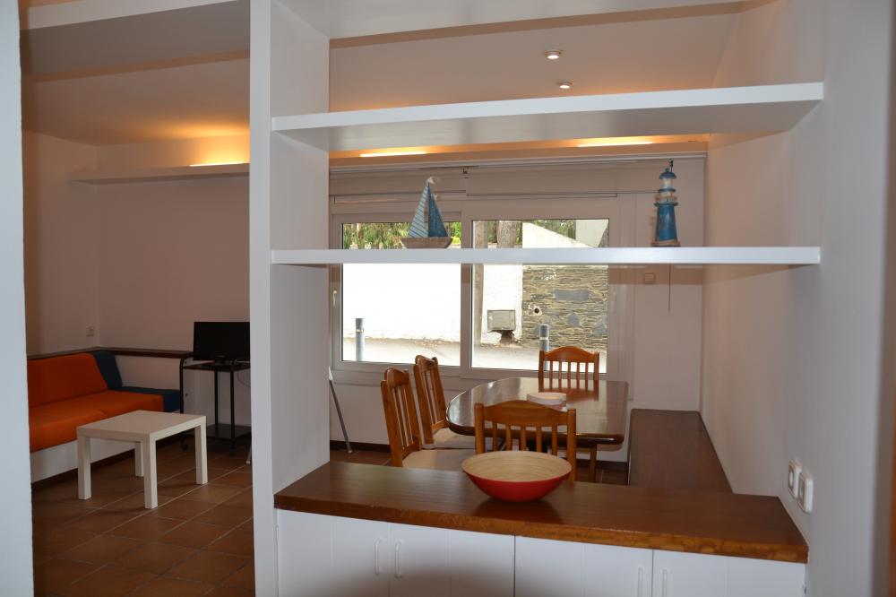 CASES BARATES Apartamento con 2 habitaciones dobles Appartement  CADAQUES