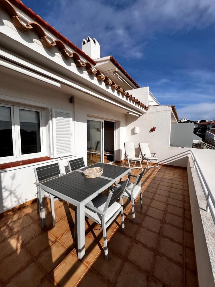 101.11 Carretera Port Lligat Apartament de dues habitacions i terrassa amb vistes al mar i plaça de pàrking  Apartamento Carretera Port Lligat Cadaqués
