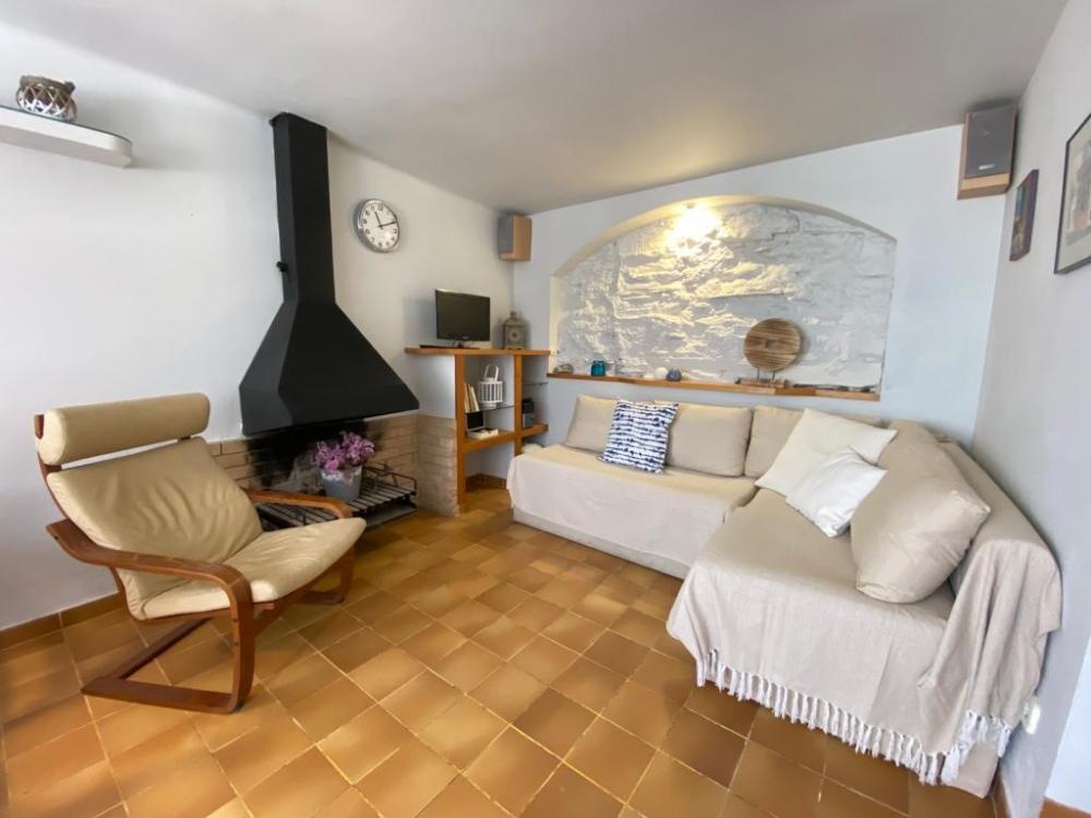 101.51 PORTAL D'AMUNT Apartament en planta baixa prop del carrer de l'església de Cadaqués Apartamento Iglesia Cadaqués