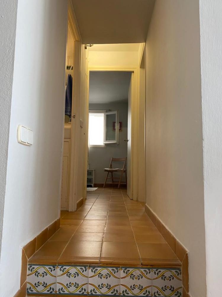 101.51 PORTAL D'AMUNT Apartament en planta baixa prop del carrer de l'església de Cadaqués Apartamento Iglesia Cadaqués