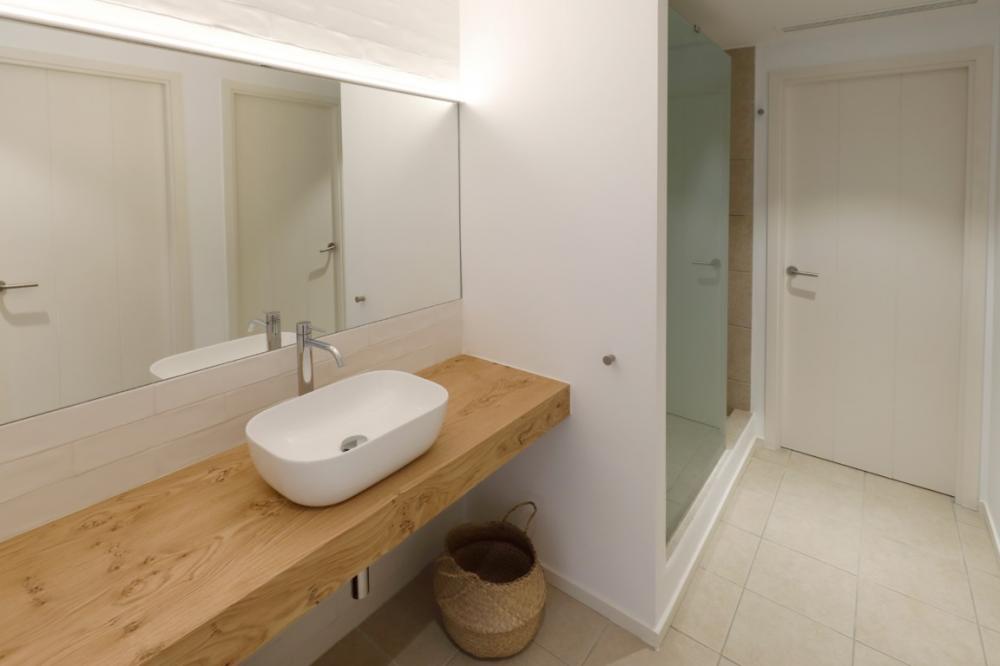 101-108 SA TARONGETA Apartamento reformado con dos dormitorios y amplia terraza Apartamento Entrada Cadaqués