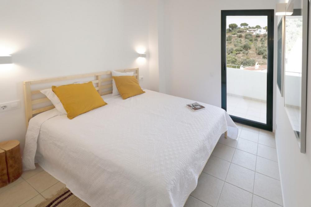 101-108 SA TARONGETA Apartamento reformado con dos dormitorios y amplia terraza Apartamento Entrada Cadaqués