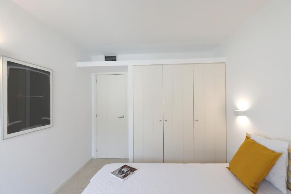 101-108 SA TARONGETA Apartamento reformado con dos dormitorios y amplia terraza Apartamento Entrada Cadaqués