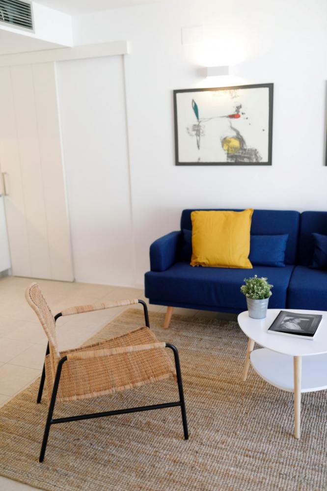 101-108 SA TARONGETA Apartamento reformado con dos dormitorios y amplia terraza Apartamento Entrada Cadaqués