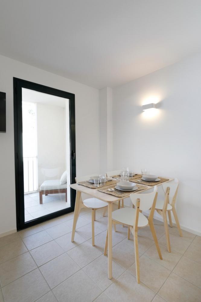 101-108 SA TARONGETA Apartamento reformado con dos dormitorios y amplia terraza Apartamento Entrada Cadaqués