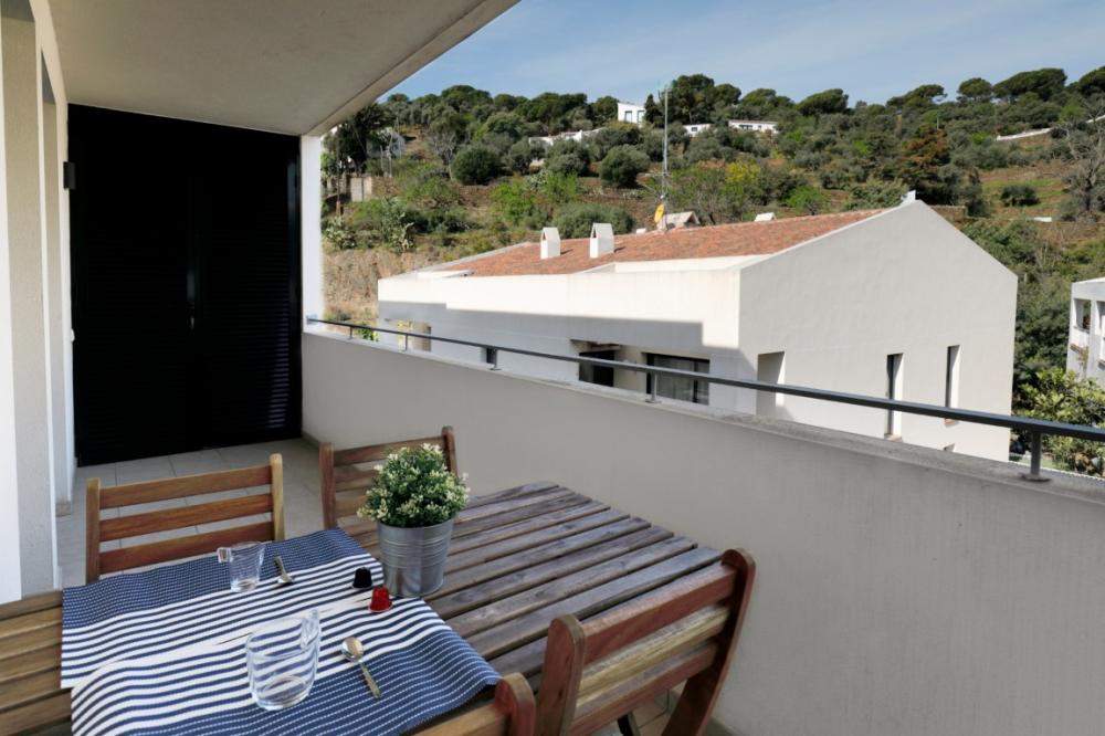 101-108 SA TARONGETA Apartamento reformado con dos dormitorios y amplia terraza Apartamento Entrada Cadaqués