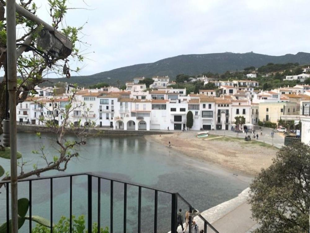 102.09 Casc Antic Casa reformada a primera linea de mar, espectaculares vistas y con cuatro dormitorios Maison jumelée Casc Antic Cadaqués