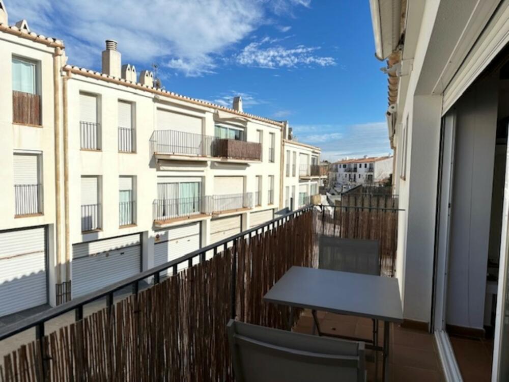 101.09 MIMOSES  Alojamiento turístico en todo el centro de Cadaqués, para 4 personas  Apartamento CENTRE Cadaqués