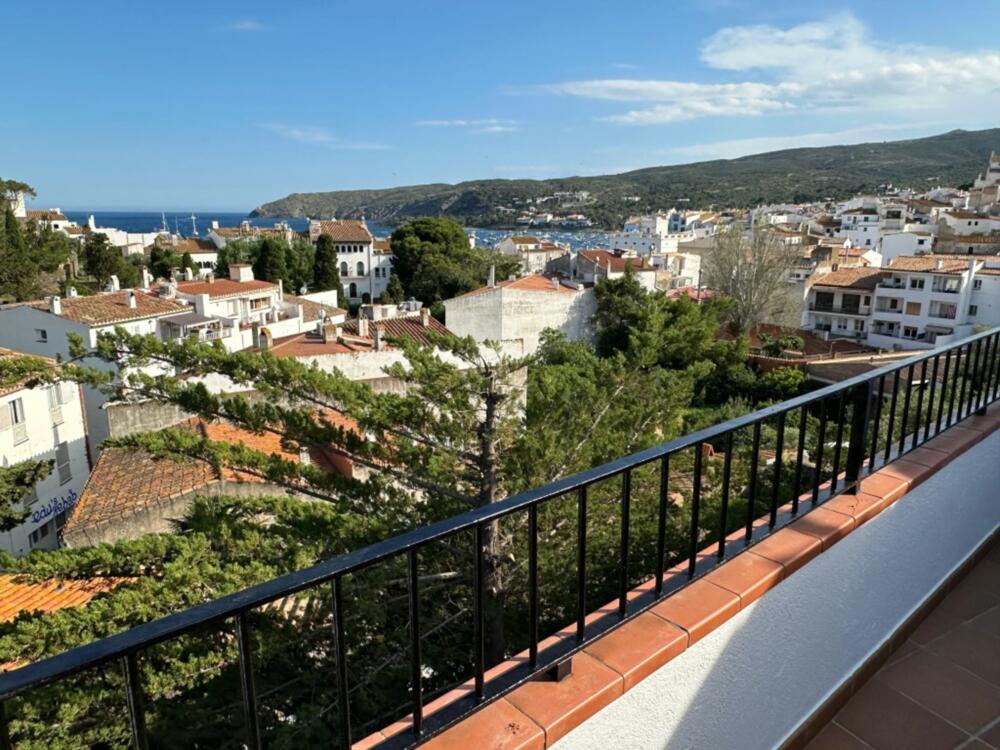 102.10 SOL DE L-ENGIROL Casa per a 6 persones amb plaça de pàrquing al centre de Cadaqués Casa adosada CENTRE Cadaqués