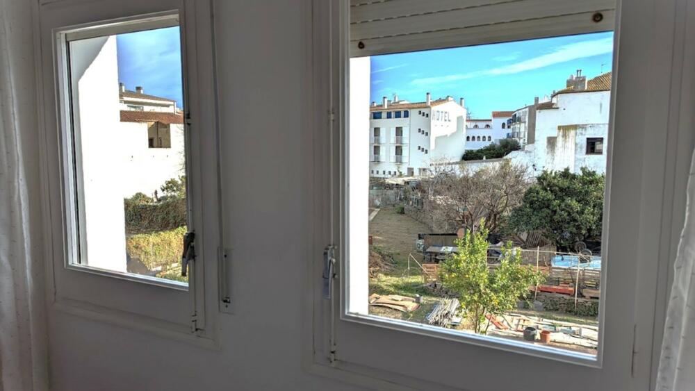 101.17 LLUIS TASSIS Apartament de 3 habitacions al centre del poble Apartamento Centre Cadaqués