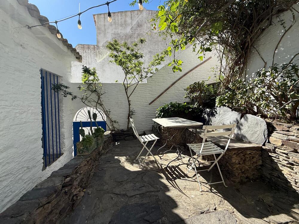 102.22 SOLITARI Bonica casa de poble amb espectaculars vistes per a 10 persones Maison de village SOLITARI Cadaqués