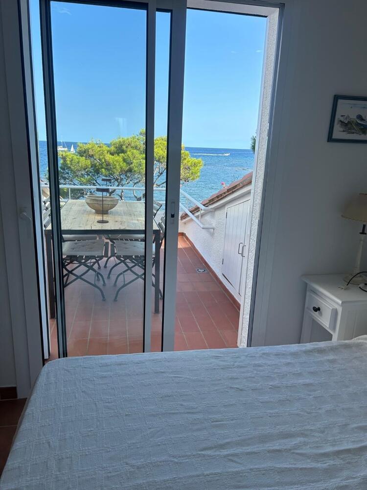 101.78 ES TROP Allotjament compartit a zona tranquil·la de 3 habitacions i vistes a un minut de la platja de s'Arenella Apartment CAIALS Cadaqués