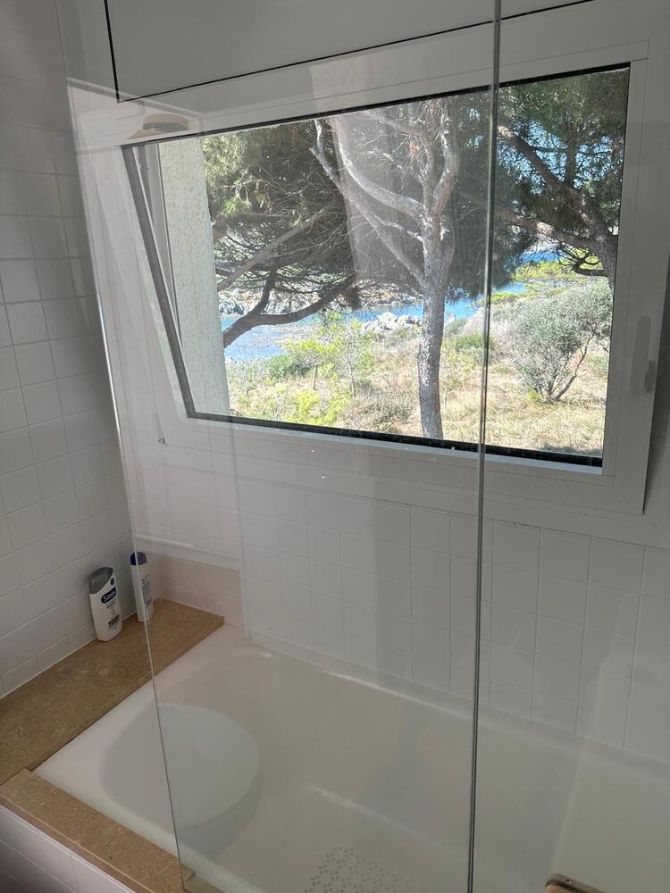 101.78 ES TROP Allotjament compartit a zona tranquil·la de 3 habitacions i vistes a un minut de la platja de s'Arenella Apartment CAIALS Cadaqués