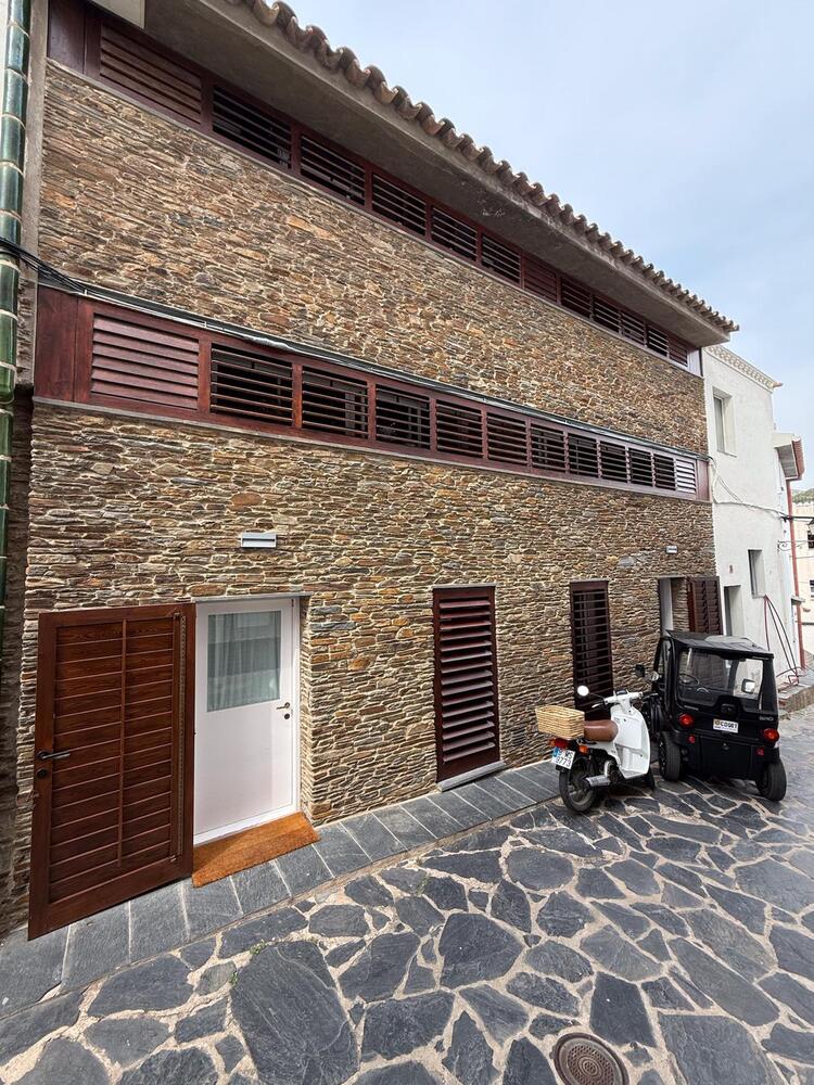 CASA GUILLEM BRUGUERA CASA AL CASC ANTIC Casa de pueblo  Cadaqués