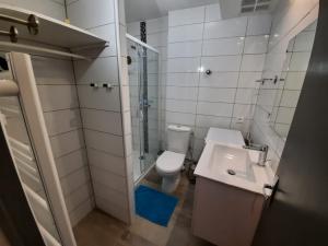 25 Griffon Studio  Encamp