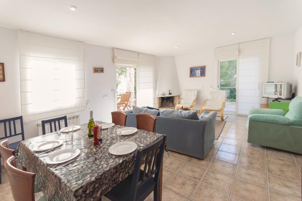 8105 Diaz Detached house / Villa Tamariu 8105 Diaz Detached house / Villa Tamariu