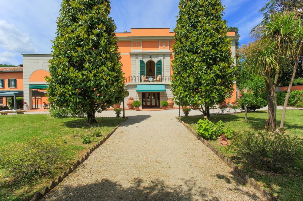 11 Villa Dei Fiori Detached house / Villa Florence 11 Villa Dei Fiori Detached house / Villa Florence