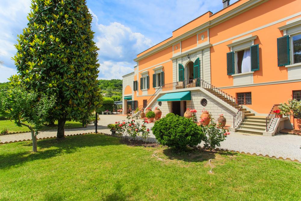 11 Villa Dei Fiori Detached house / Villa Florence 11 Villa Dei Fiori Detached house / Villa Florence