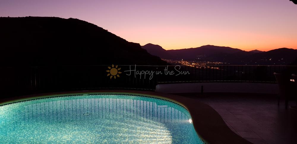 V015 Sol y Luna Casa aislada / Villa Monte Pego Pego