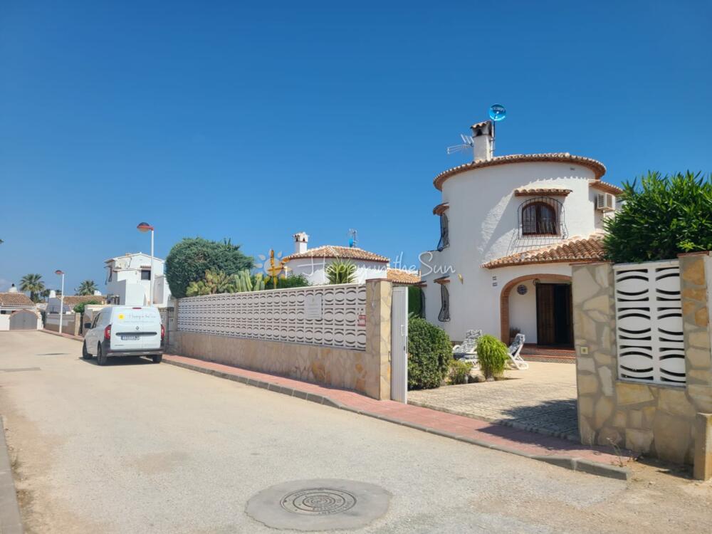 V037 Regina Casa / Chalet Justo al lado de comercios y restaurante Poblets (els)