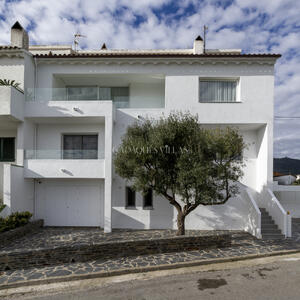 EP-19124 Casa de disseny única amb terrassa i vistes al mar  Casa de pueblo  Cadaqués