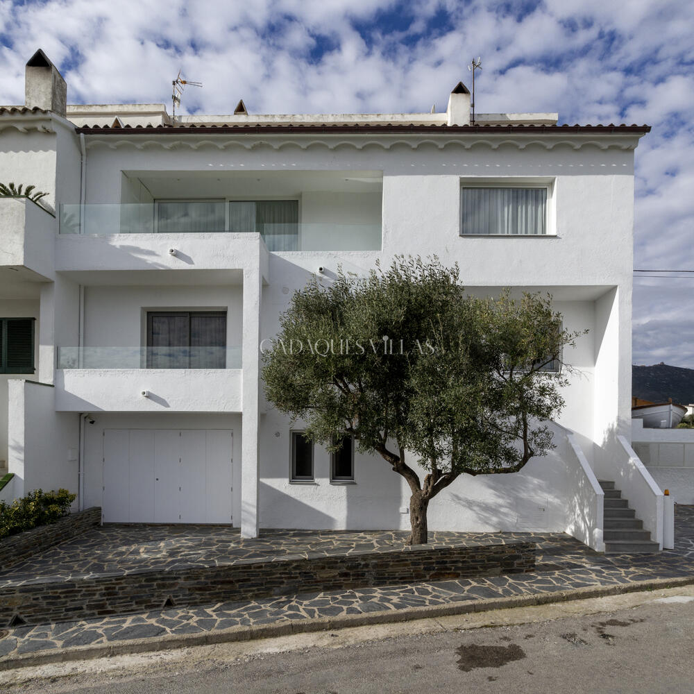 EP-19124 Casa de disseny única amb terrassa i vistes al mar  Casa de pueblo  Cadaqués