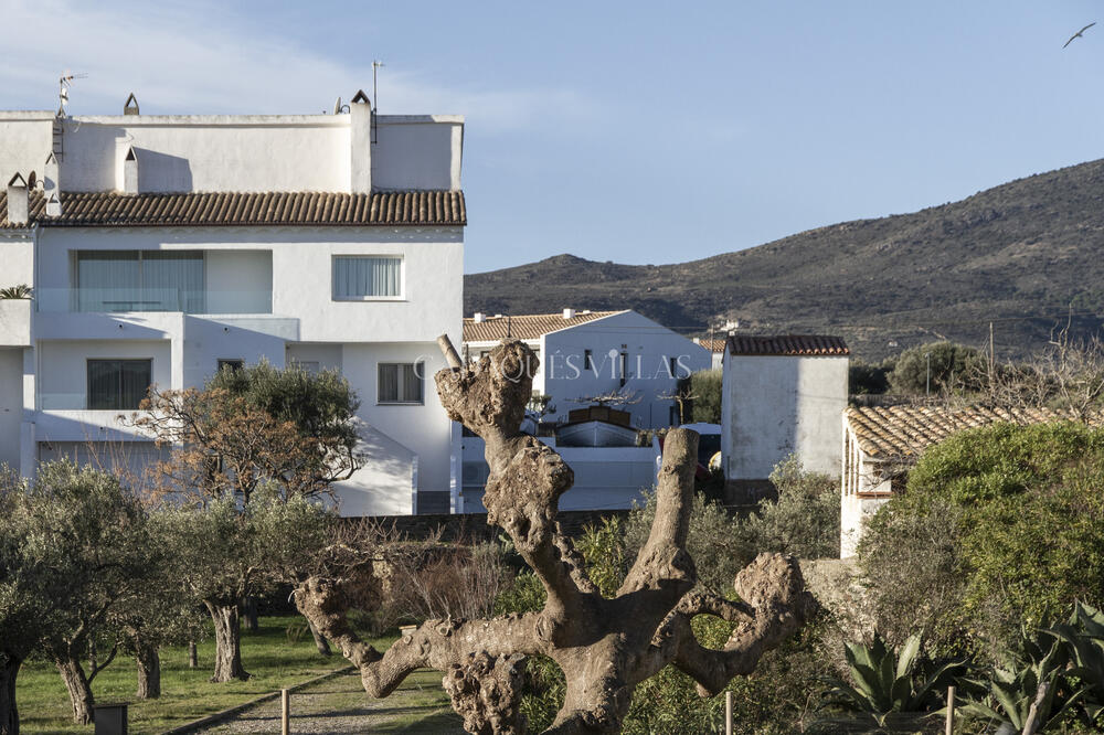 EP-19124 Casa de disseny única amb terrassa i vistes al mar  Casa de pueblo  Cadaqués