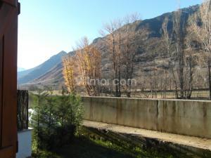 B25 B25 La Granja, Bajo con Jardín Apartamento  Benasque